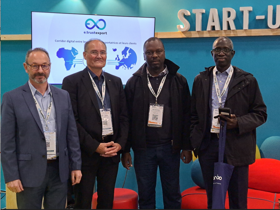 De gauche à droite : Olivier Charbonneau et Jean-Marc Dufour (e.trustexport), Mor Talla Diop et Ibrahima Nour Eddine Diagne (Gainde2000)